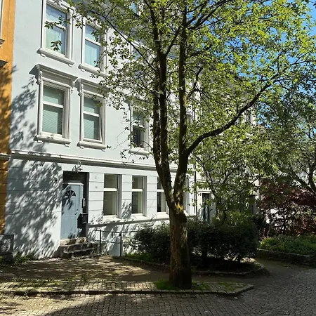 And Cozy In Center Apartment