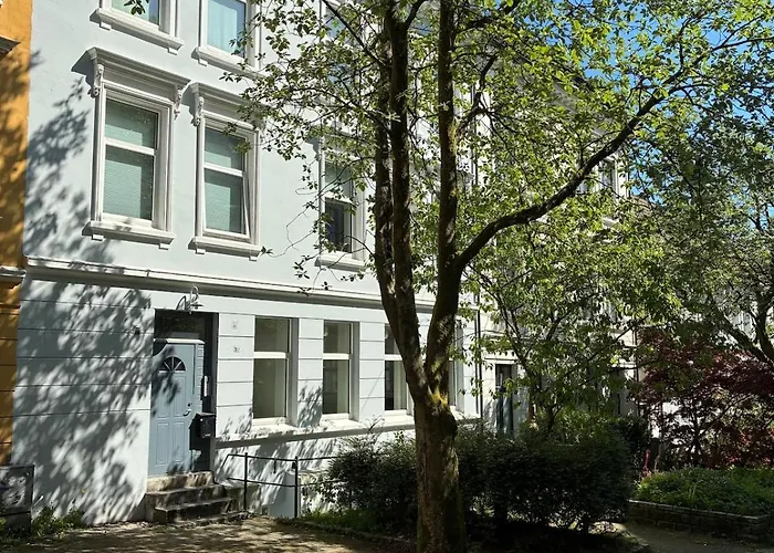 And Cozy In Center Apartment