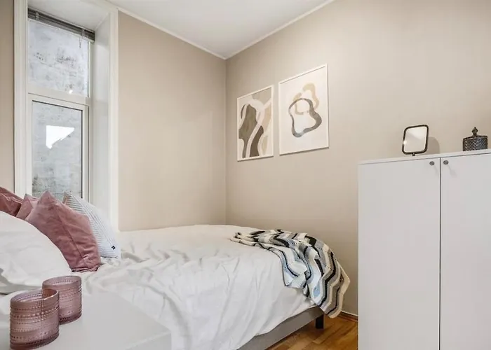 And Cozy In Center Bergen